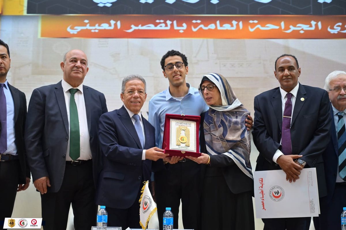 تكريم نخبة من أساتذة قصر العيني في يوم الطبيب المصري الـ48&nbsp;