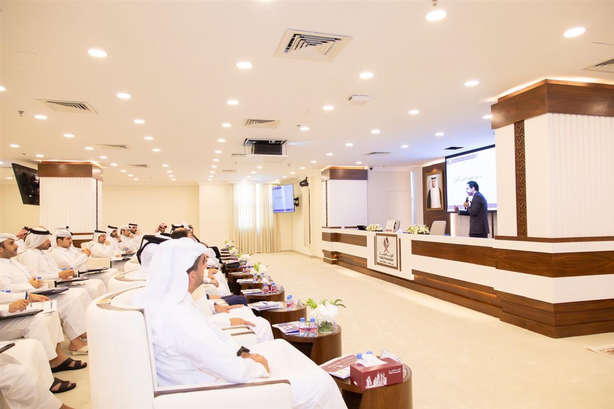 برنامجًا تدريبيًا بمُشاركة النيابة العامة القطرية