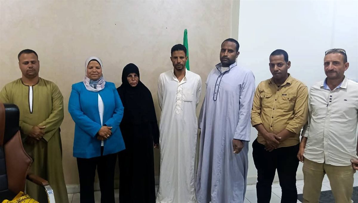 مقابلة رئيسة مدينة مع سيدة بني مزار، فيتو