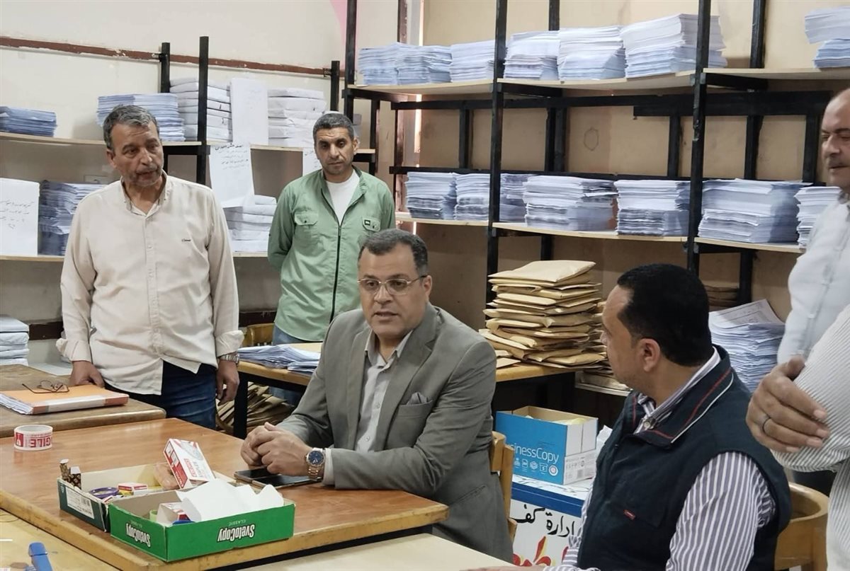 وكيل التعليم بدمياط يتفقد امتحانات النقل بمدارس كفر البطيخ وكفر سعد
