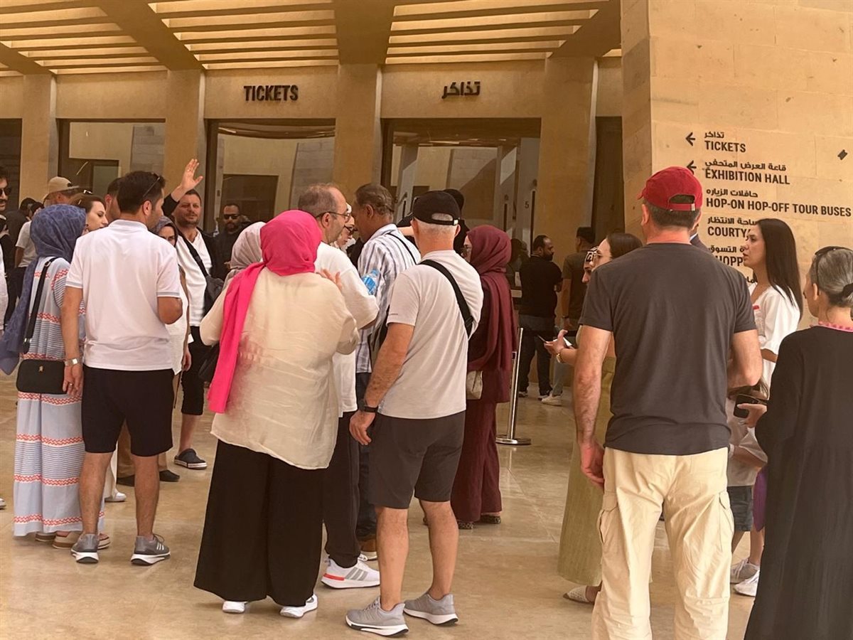 أوراسكوم بيراميدز ، فيتو