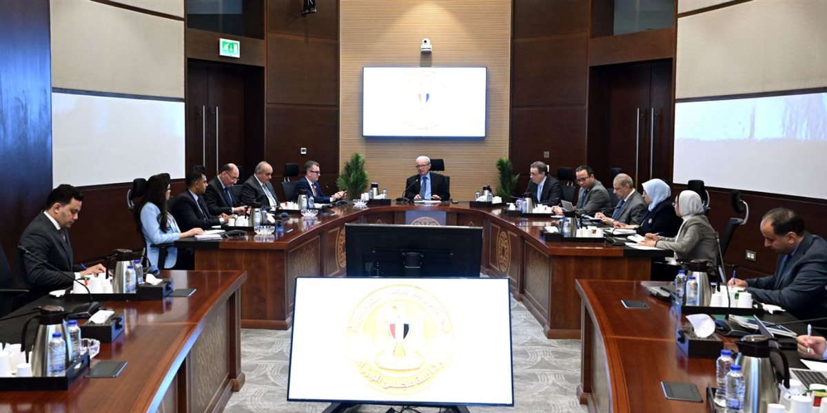 الاجتماع الأول للجنة المختصة بتطوير الجهاز الإداري للدولة ووحداته المختلفة