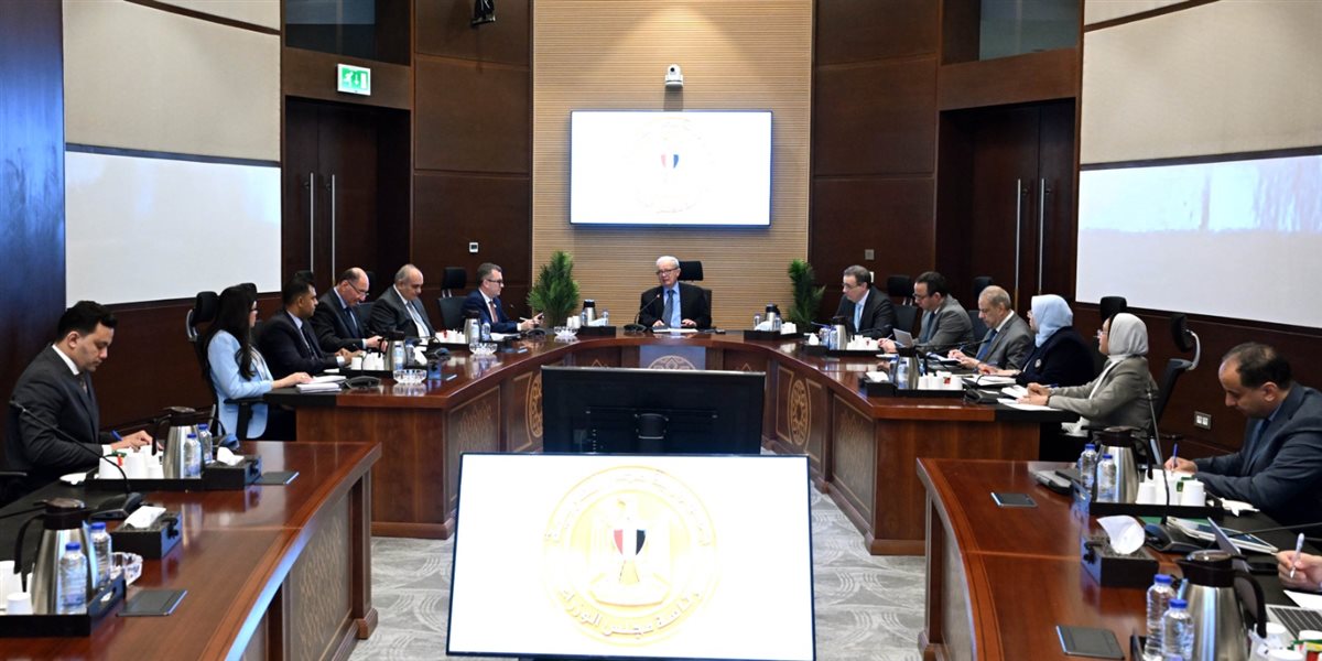 الاجتماع الأول للجنة المختصة بتطوير الجهاز الإداري للدولة ووحداته المختلفة