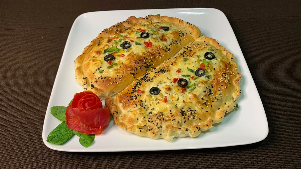 طريقة عمل الكاليزونى بحشو الفراخ