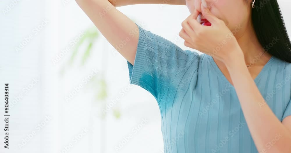 وصفات طبيعية تخلصك من رائحة العرق
