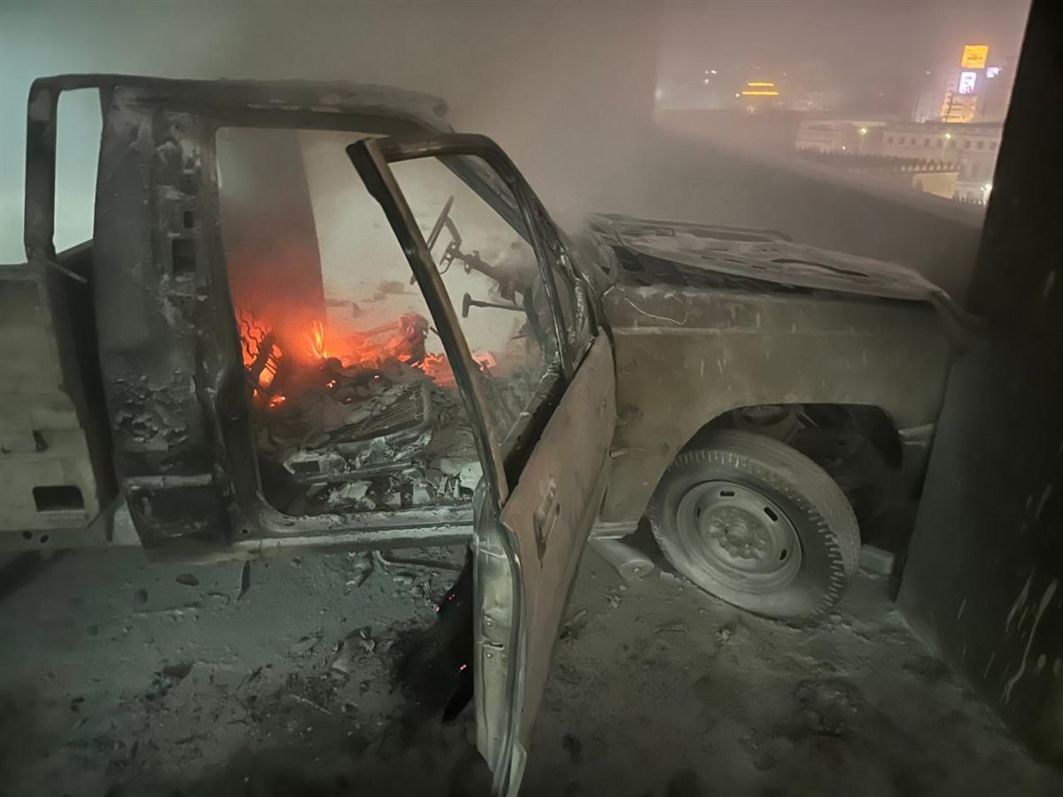 تفحم سيارة ربع نقل التهمتها النيران داخل جراج بالعتبة