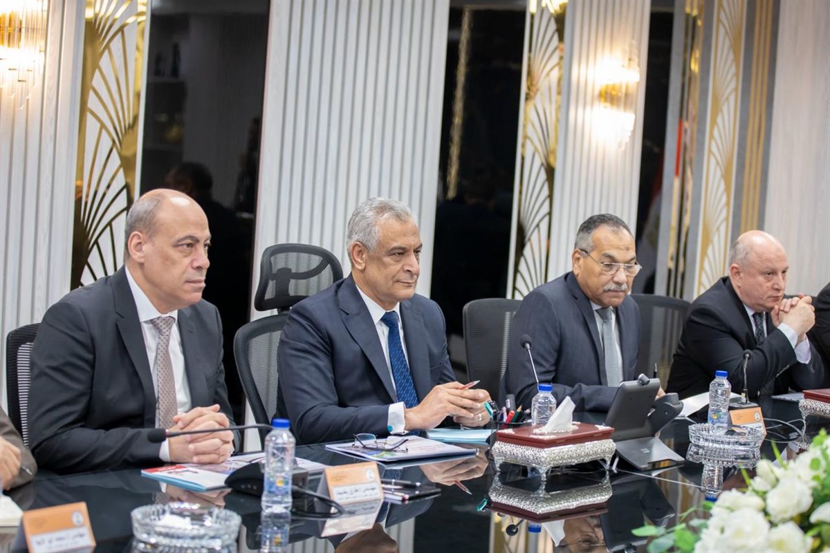 وزيرا الإنتاج الحربي والاستثمار يبحثان جهود جذب الاستثمارات وتعزيز التصنيع المحلي