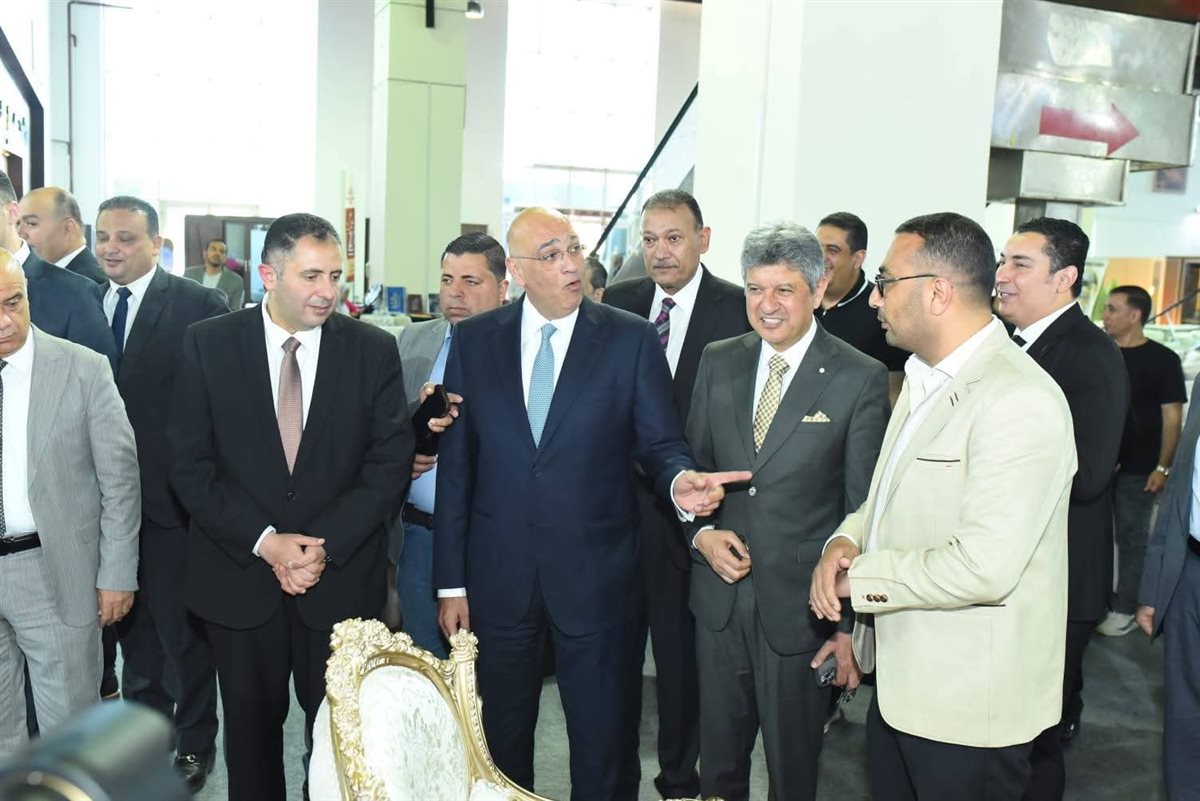 محافظ دمياط ورئيس جهاز تنمية المشروعات يفتتحان معرض اوكازيون دمياط بالقاهرة