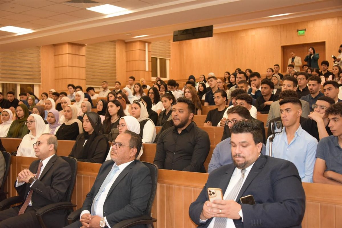 جامعة القاهرة الأهلية تستضيف رئيس الرقابة المالية