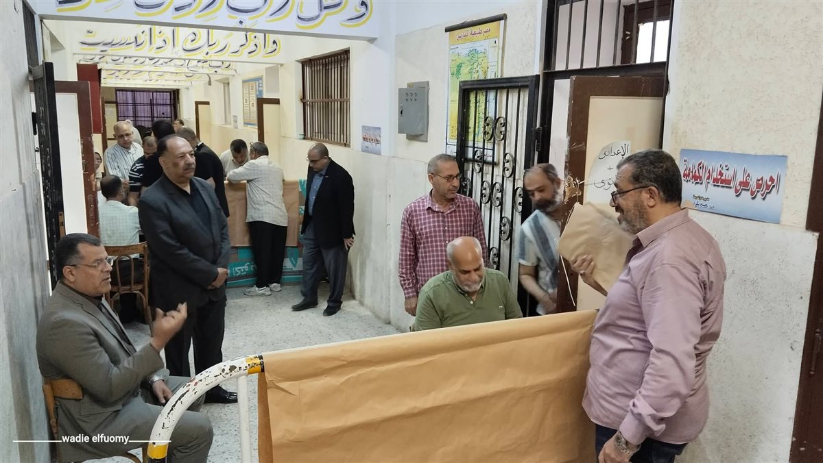 مركز توزيع الاسئلة وسط إجراءات تنظيمية وأمنية مكثفة لضمان انضباط العملية التعليمية وتهيئة مناخ تربوي مثالي للطلاب
