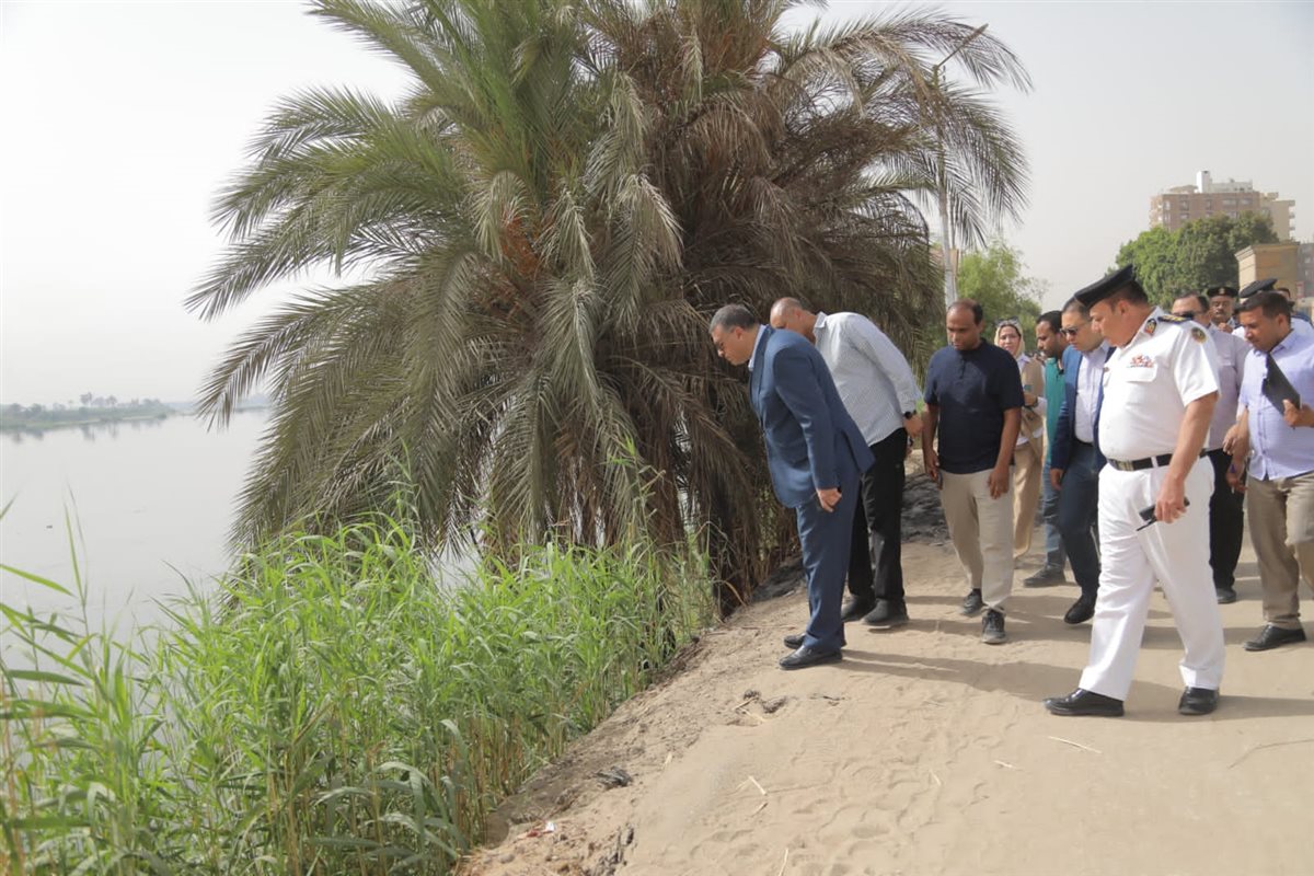 محافظ قنا يتفقد أعمال إعادة تأهيل منطقة هبوط نجع موسى وكوبري نجع حمادي