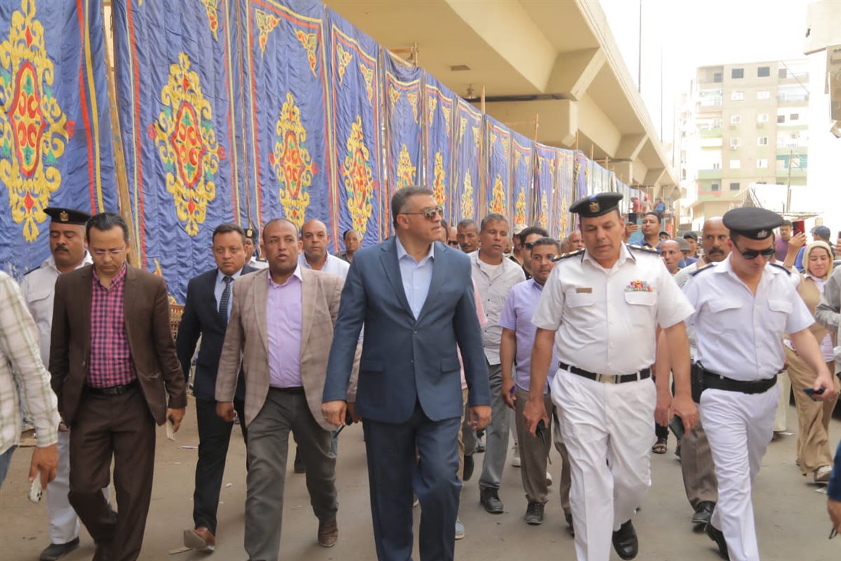 محافظ قنا يتفقد السوق الحضاري بنجع حمادي