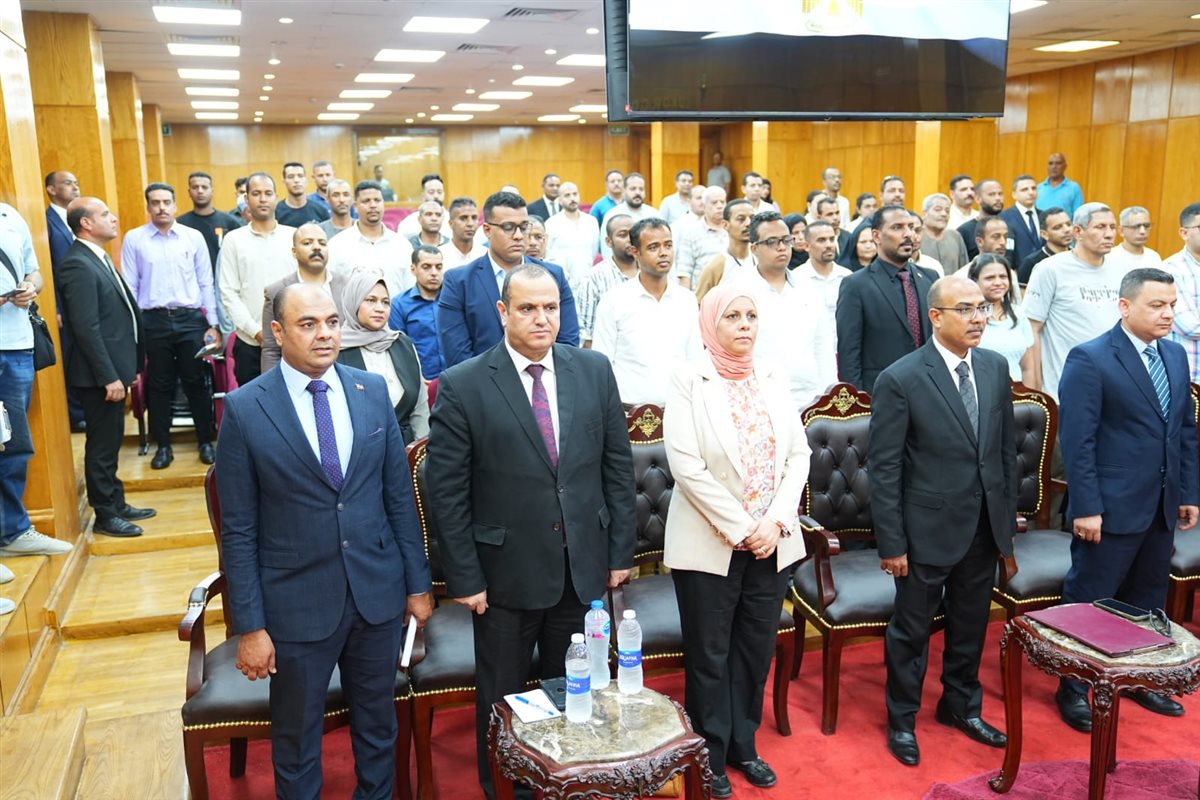 وزير العمل ومحافظ الأقصر يبحثان تعزيز التعاون في التدريب والتشغيل&nbsp;