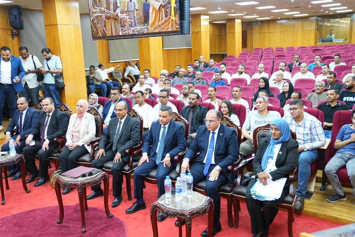 وزير العمل ومحافظ الأقصر يبحثان تعزيز التعاون في التدريب والتشغيل&nbsp;