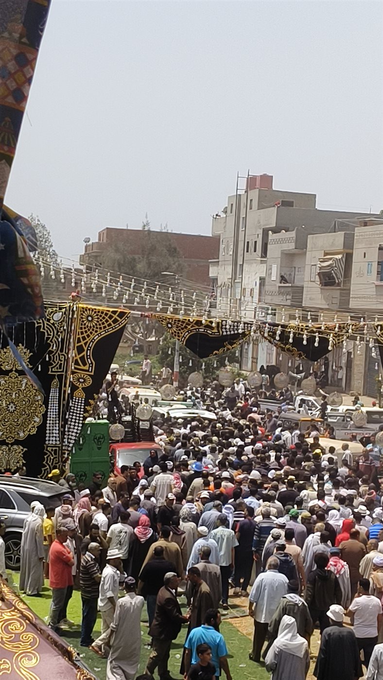 وصول جثامين ضحايا حادث طريق توشكى إلى قرية الخضيري بأسوان
