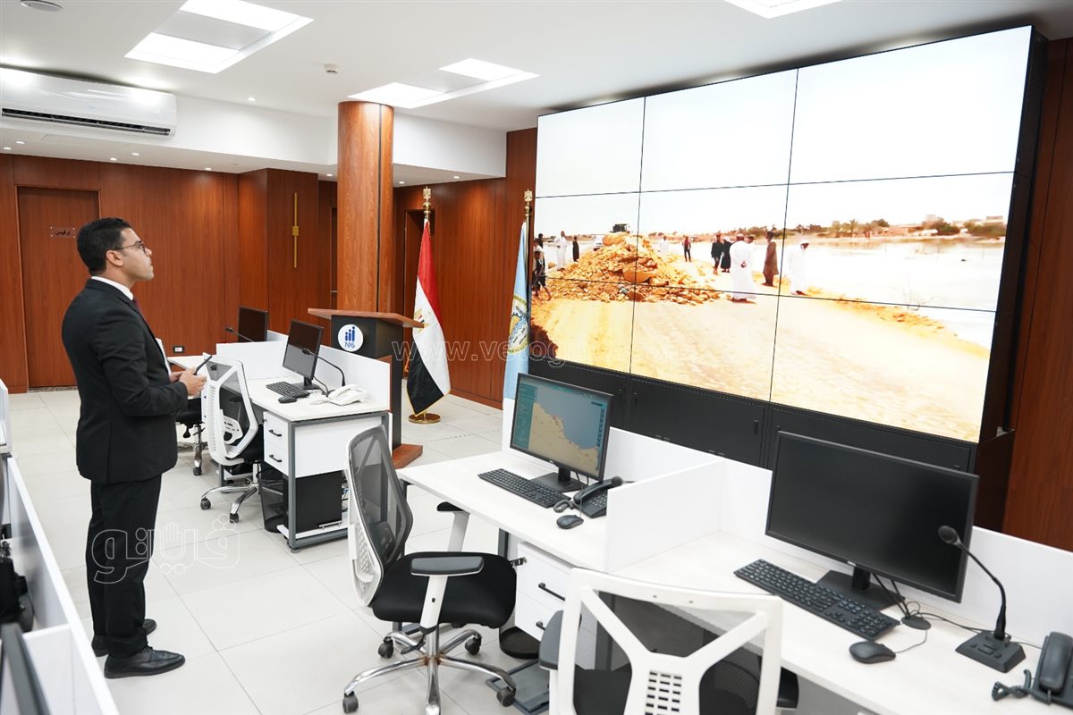 &nbsp;نائب المحافظ داخل مركزالسيطرة بالشبكة الوطني
