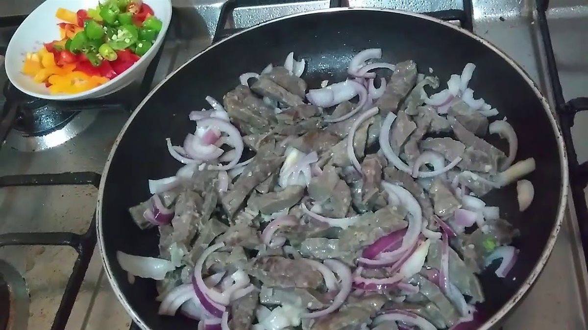 طريقة عمل الفشة بالبصل والفلفل&nbsp;