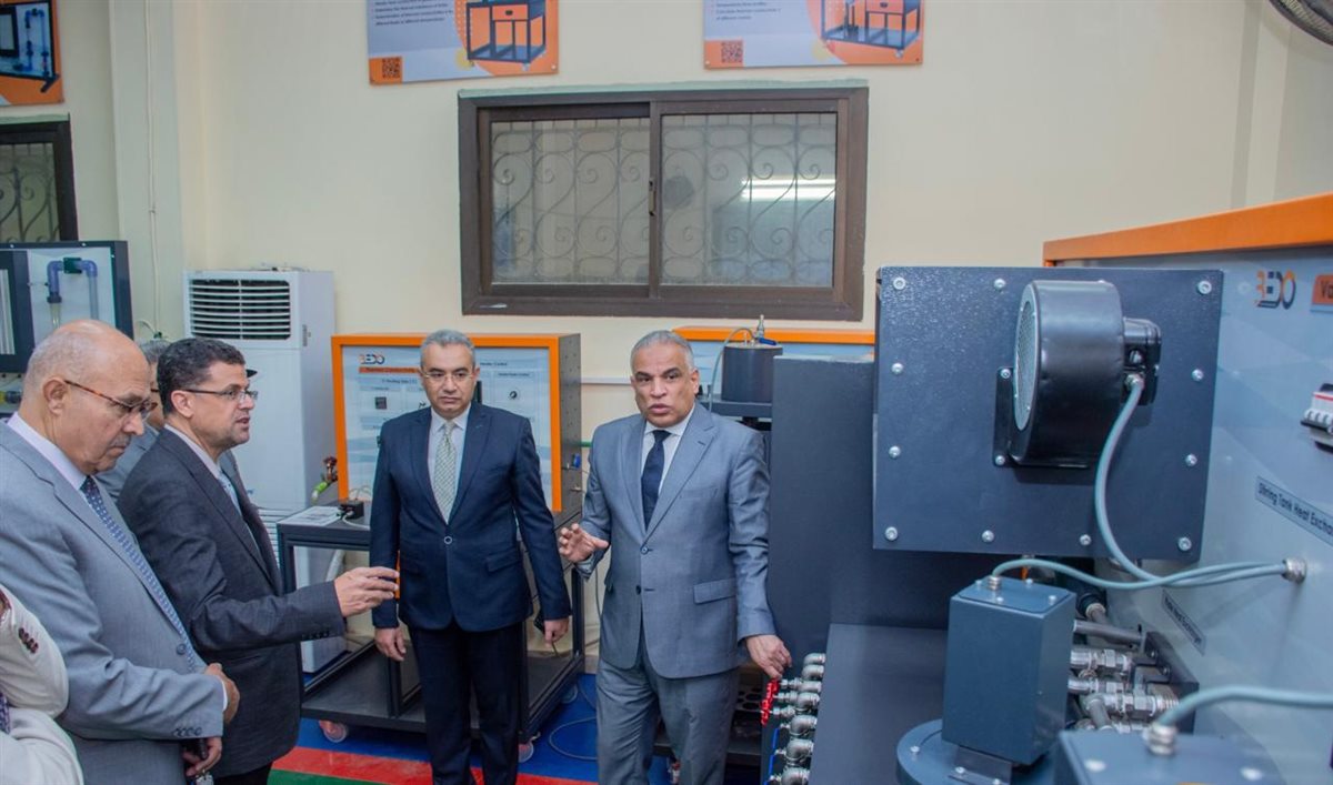 جولة رئيس جامعة طنطا داخل كلية الهندسة