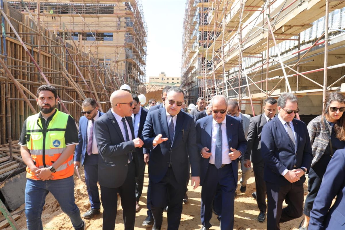 وزير التعليم العالي يتابع مستجدات تنفيذ الحرم الجديد للجامعة الأهلية الفرنسية