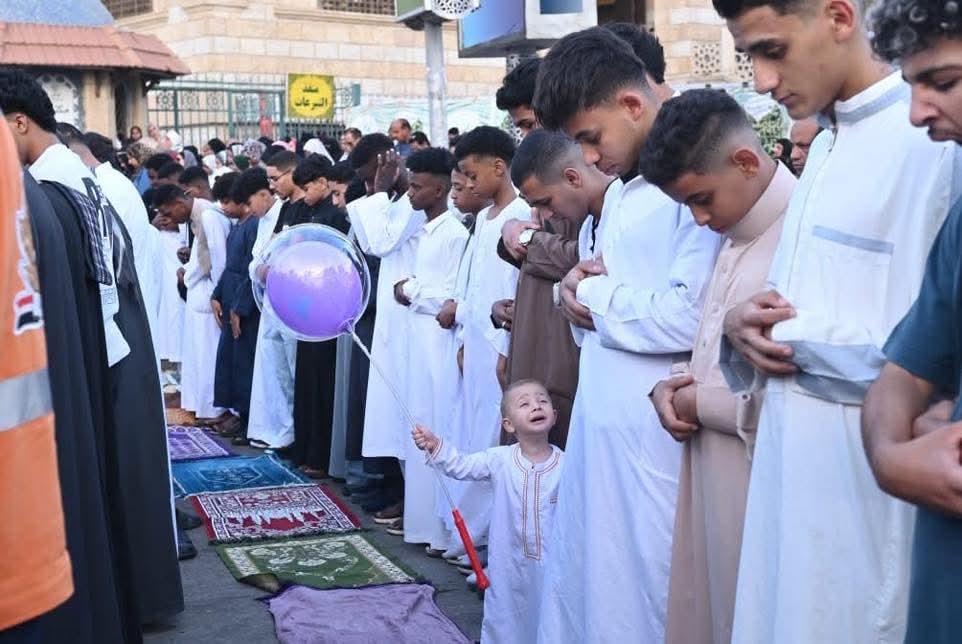 المصلون يرسمون لوحة إيمانية مبهرة في صلاة عيد الأضحى بمسجد الحصري، فيتو