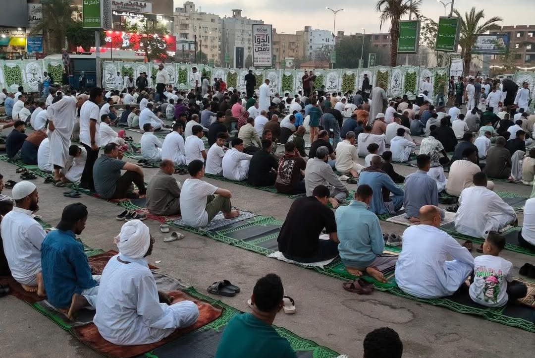 المصلون يرسمون لوحة إيمانية مبهرة في صلاة عيد الأضحى بمسجد الحصري، فيتو