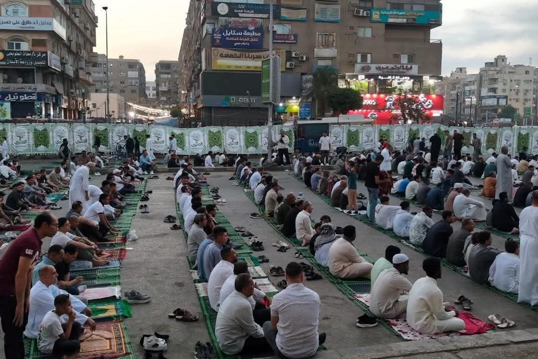 المصلون يرسمون لوحة إيمانية مبهرة في صلاة عيد الأضحى بمسجد الحصري، فيتو