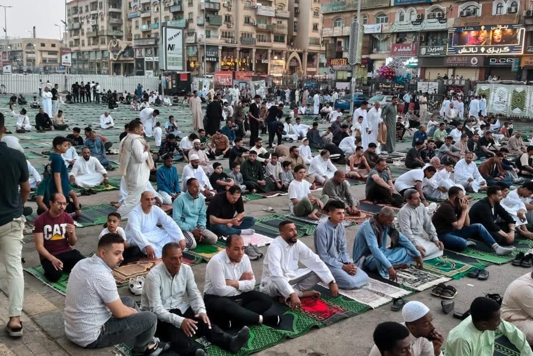 المصلون يرسمون لوحة إيمانية مبهرة في صلاة عيد الأضحى بمسجد الحصري، فيتو