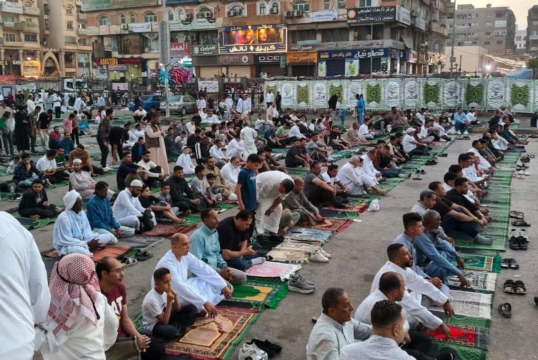 المصلون يرسمون لوحة إيمانية مبهرة في صلاة عيد الأضحى بمسجد الحصري، فيتو