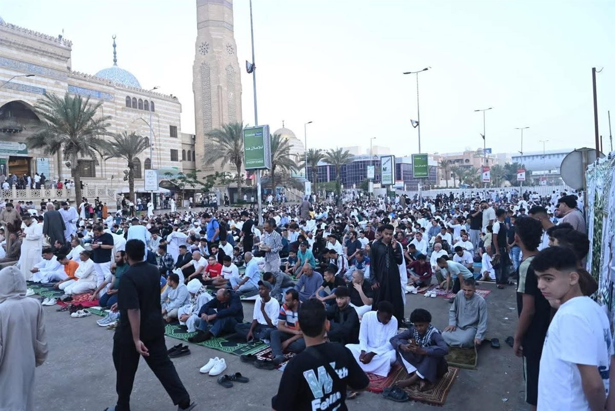 المصلون يرسمون لوحة إيمانية مبهرة في صلاة عيد الأضحى بمسجد الحصري، فيتو