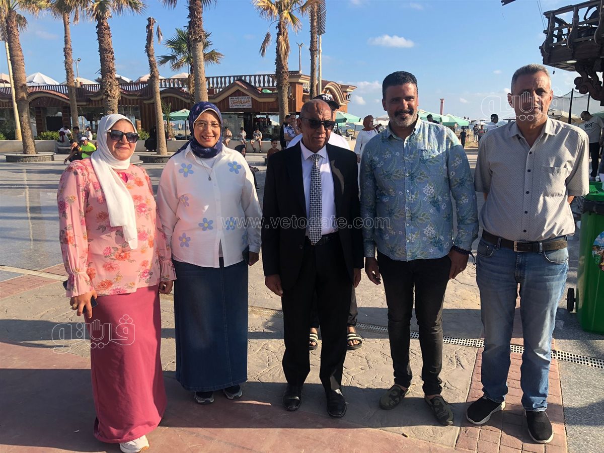 السكرتير العام لبورسعيد يتفقد توزيع المنقذين على الشاطىء