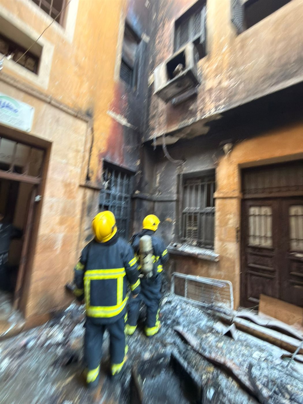 حريق عقار بالدرب الأحمر