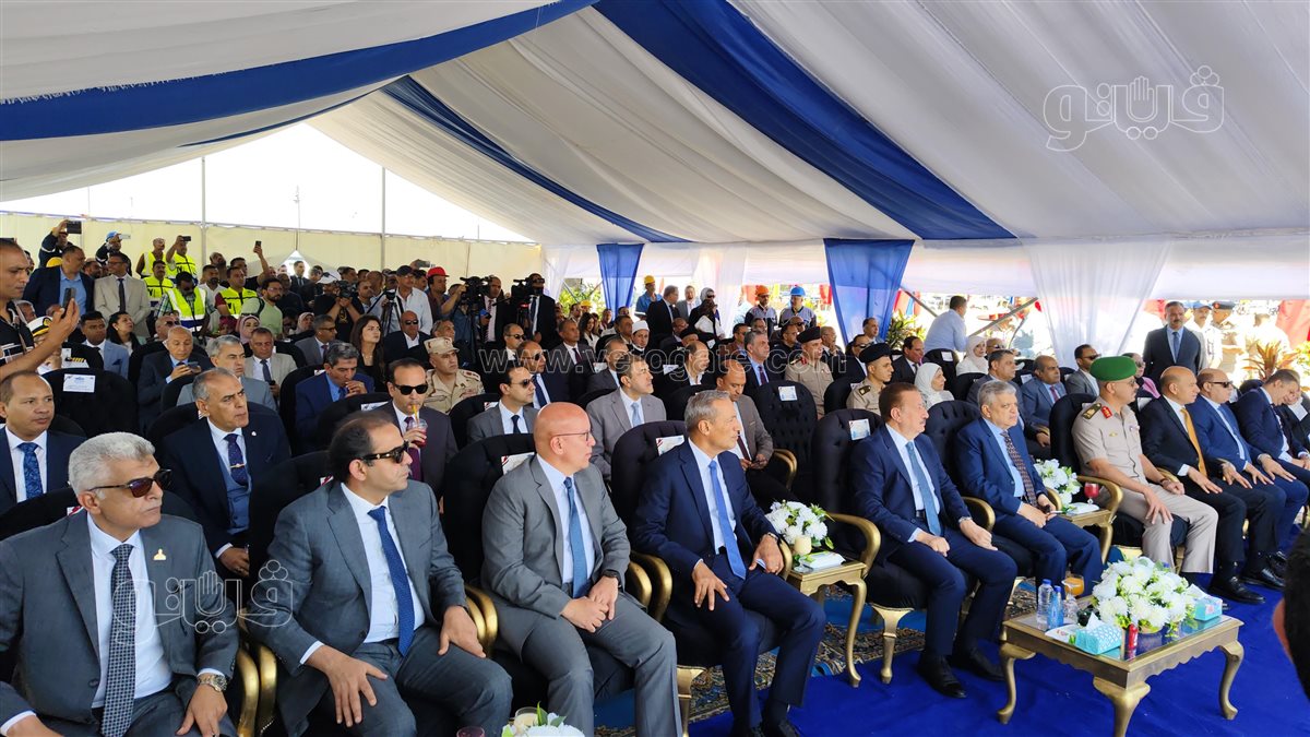 رئيس هيئة قناة السويس يفتتح كوبري النصر العائم ٢