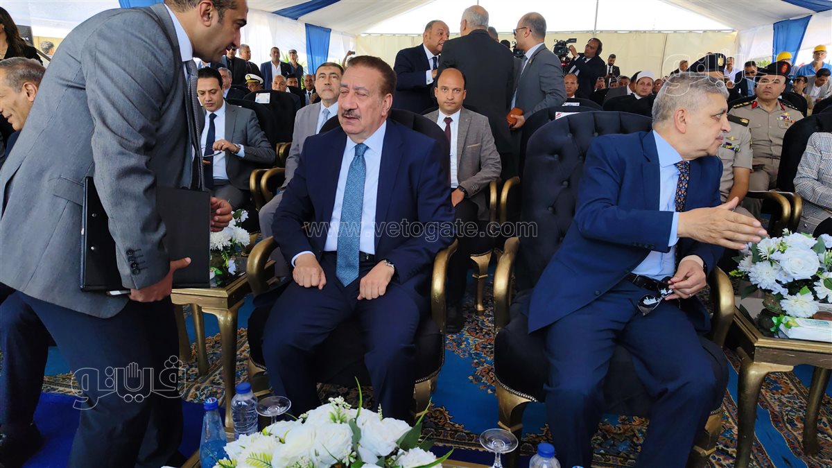 محافظ بورسعيد خلال افتتاح كوبري النصر العائم
