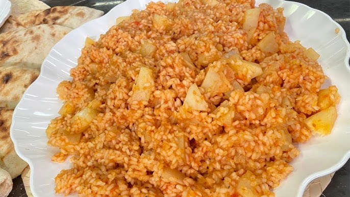 طريقة عمل الأرز بالبطاطس والطماطم&nbsp;