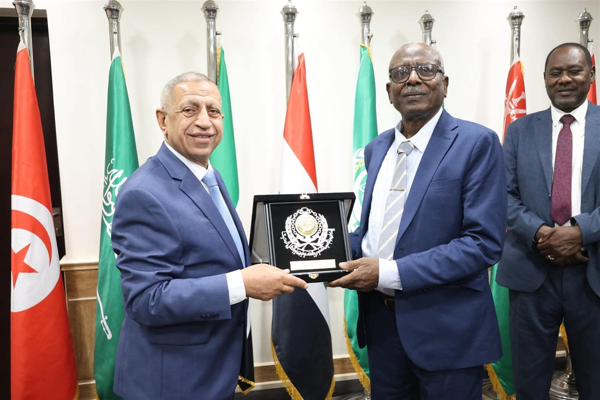 د. اسماعيل عبد الغفار والوزير السوداني