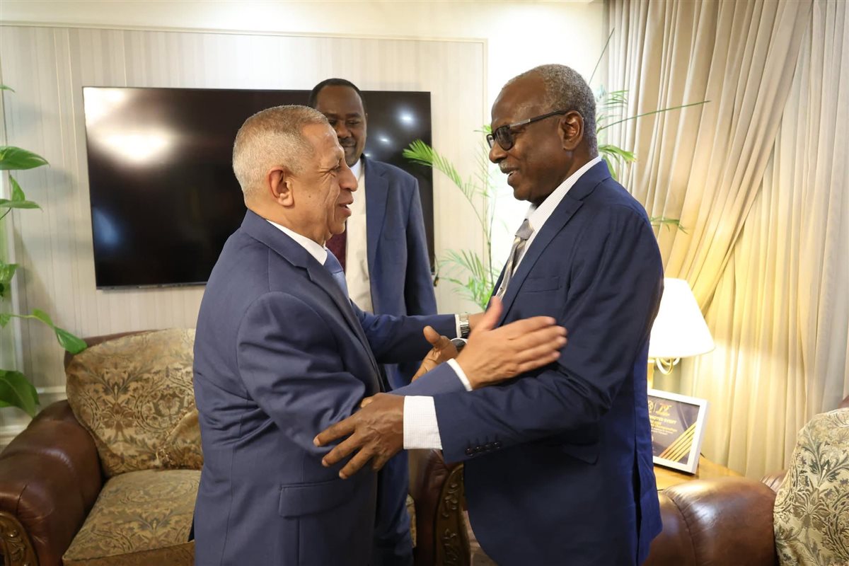 د. اسماعيل عبد الغفار والوزير السوداني