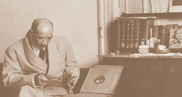 احمد رامى فى مكتبه&nbsp;
