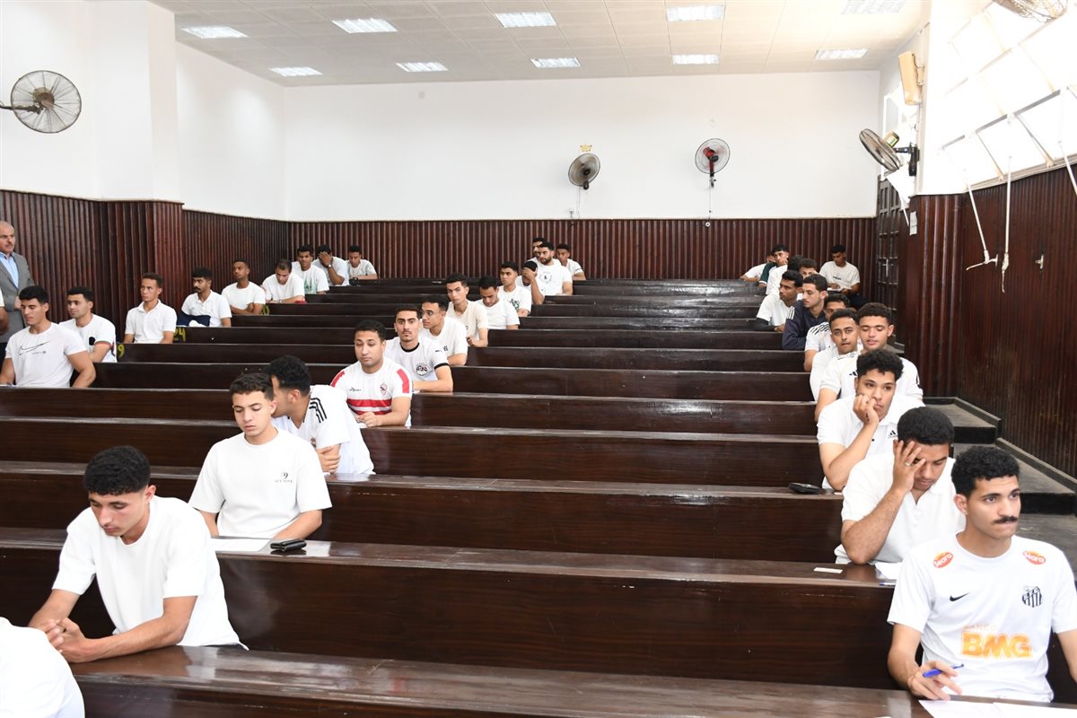 جولة رئيس الجامعة بكلية العلوم الرياضية، فيتو