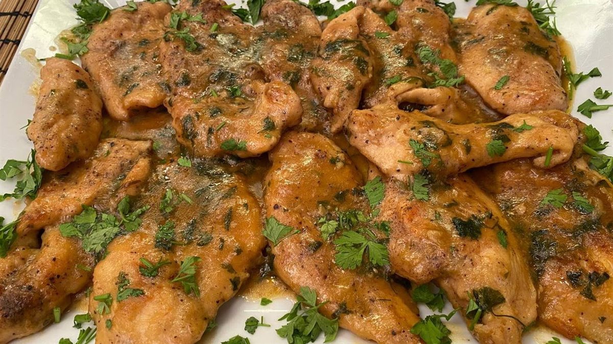 طريقة عمل شرائح الدجاج بصوص الزبدة