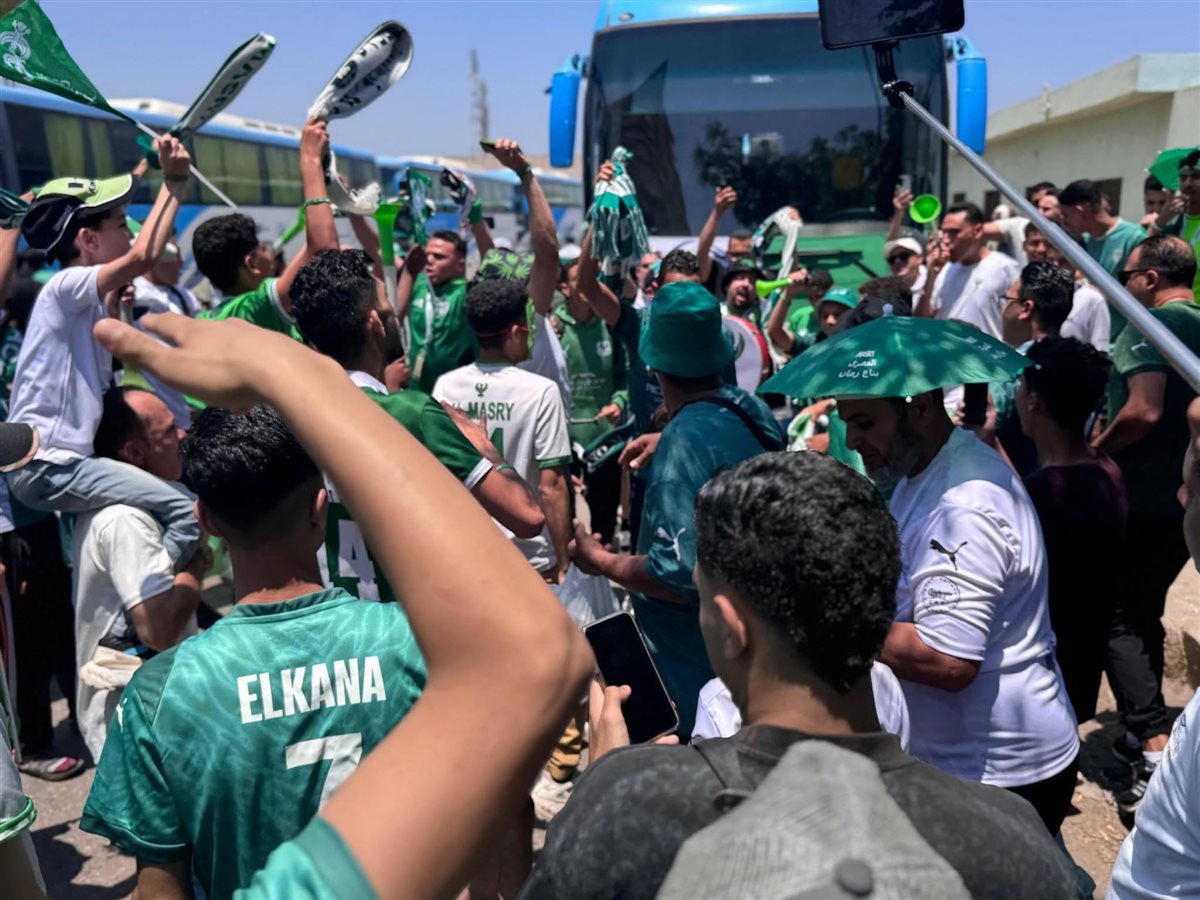 ترحال غفير لجماهير النادي المصري لحضور نهائي الرابطة