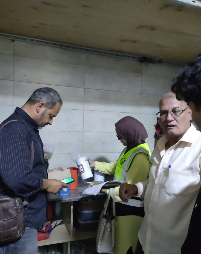 ضبط 8 كيلو مواد محظورة ومنتهية الصلاحية داخل محلات عصير القصب بالغربية&nbsp;