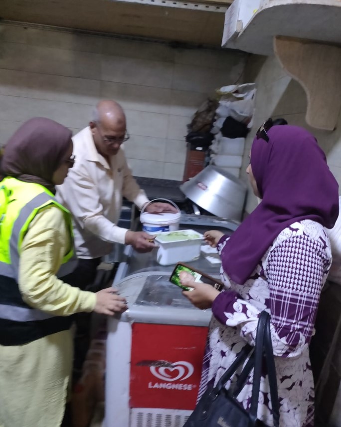 ضبط 8 كيلو مواد محظورة ومنتهية الصلاحية داخل محلات عصير القصب بالغربية&nbsp;