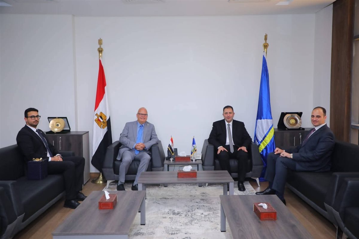 محافظ دمياط يستقبل السفير السويدي لبحث فرص الاستثمار