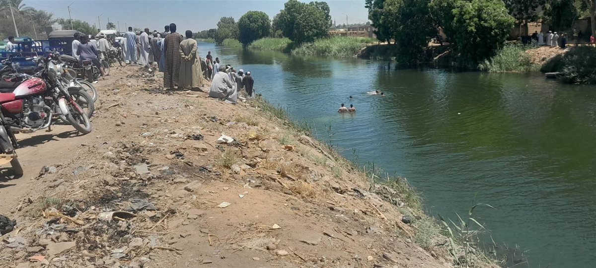 مصرع وإصابة 7 أشخاص في انقلاب سيارة نصف نقل بترعة الكيمان في الأقصر، فيتو