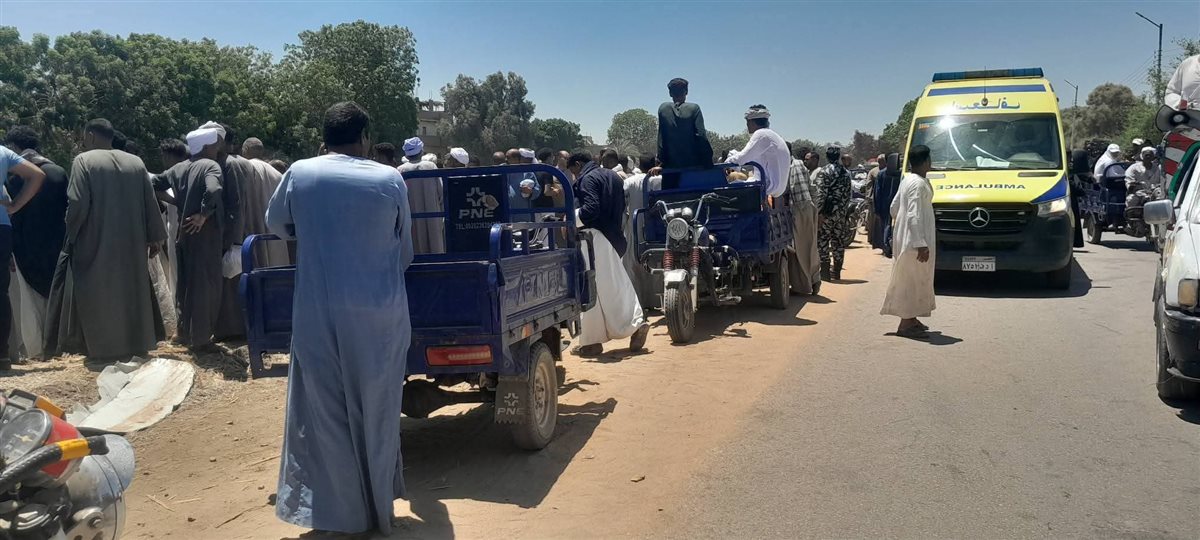 سقوط سيارة ربع نقل في ترعة الكيمان بإسنا، فيتو