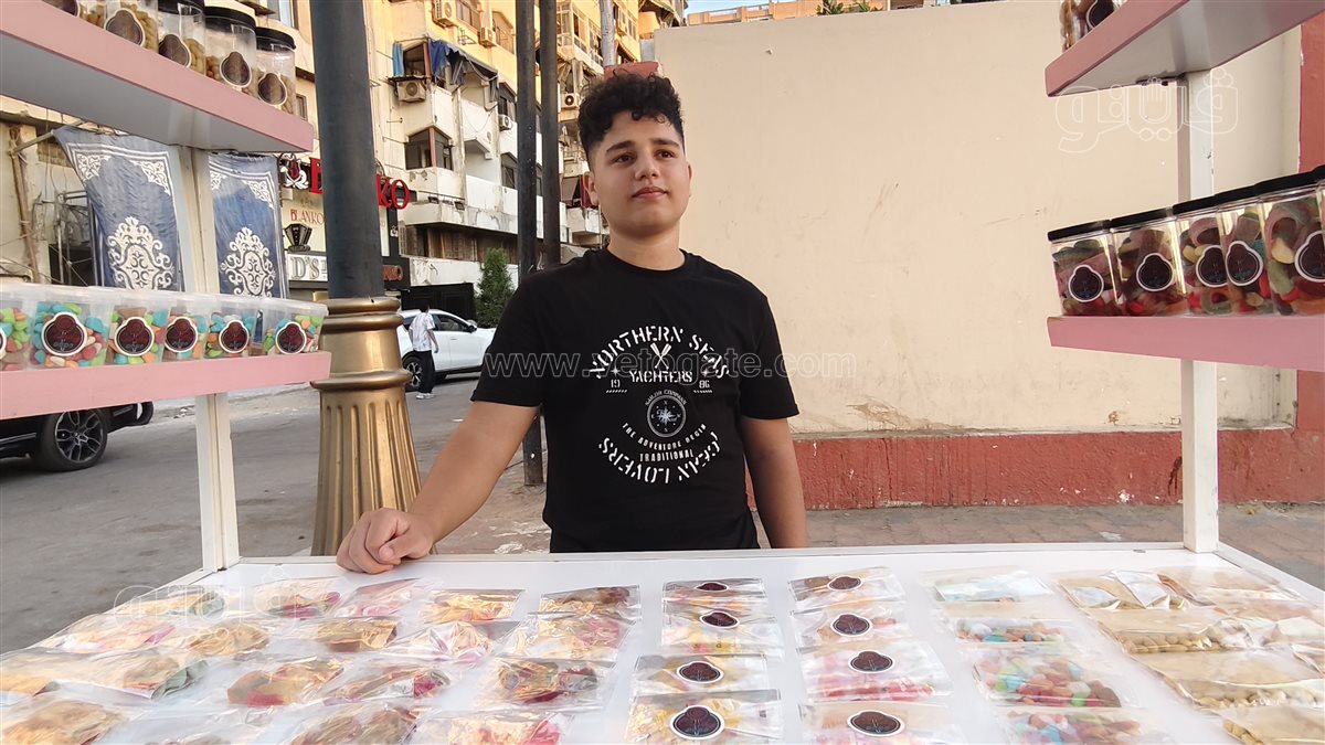 محمود سحلول طالب الصف الثالث الاعدادي صاحب مشروع بايك “ المقرمشات”
