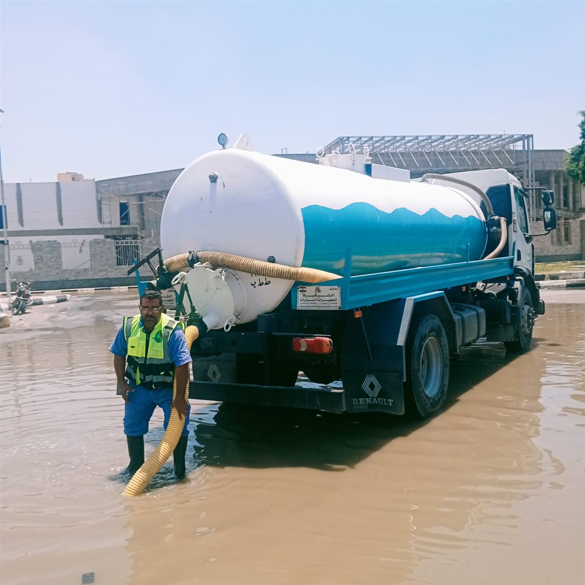 جانب من السيطرة على تجمعات المياه،فيتو