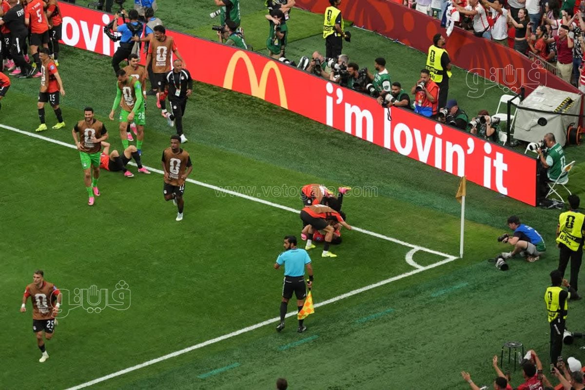  فرحة لاعبي منتخب مصر بالهدف الثاني في شباك نيوزيلندا (5)