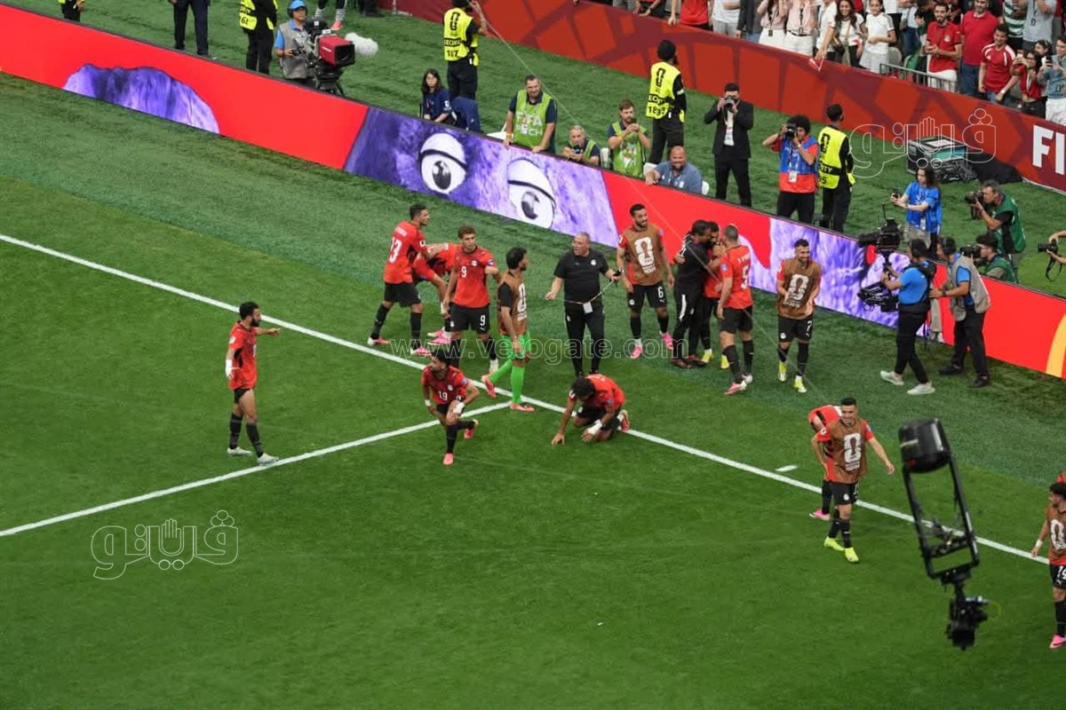  فرحة لاعبي منتخب مصر بالهدف الثاني في شباك نيوزيلندا (1)