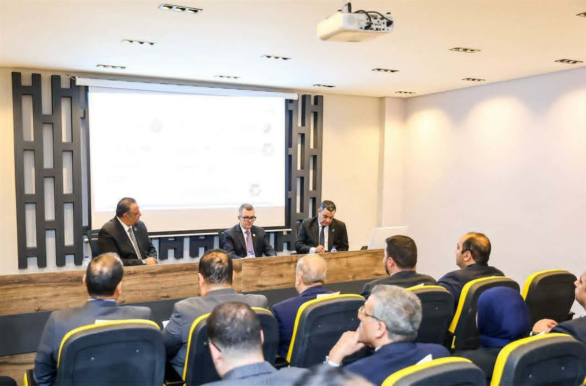 لقاء وزير التخطيط مع &nbsp;مجموعة من أعضاء تنسيقية شباب الأحزاب والسياسيين